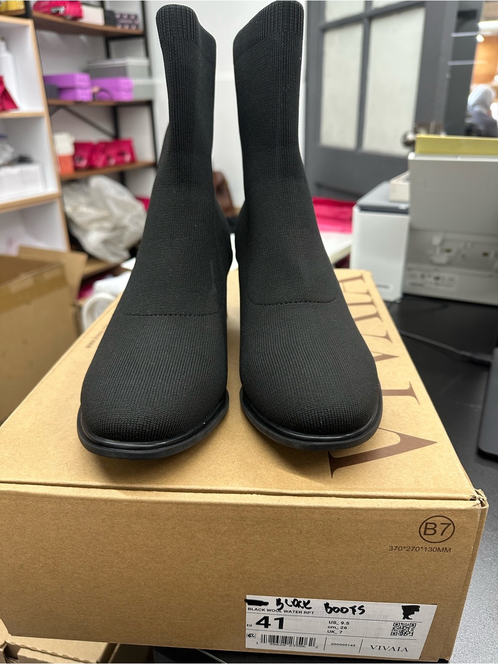Vivaia black boots